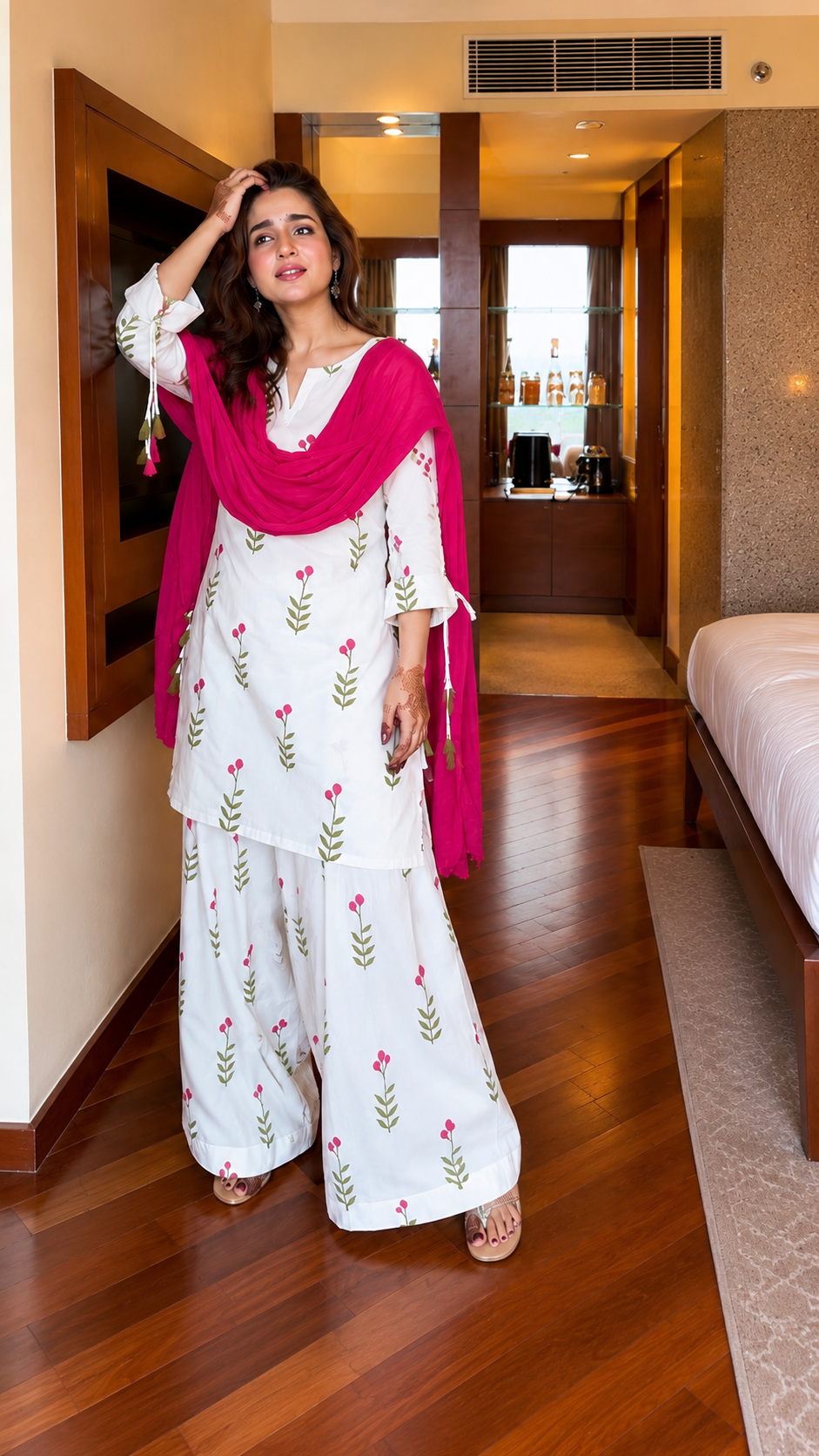 AAYSHA WHITE FLORAL FARSHI SUIT SET