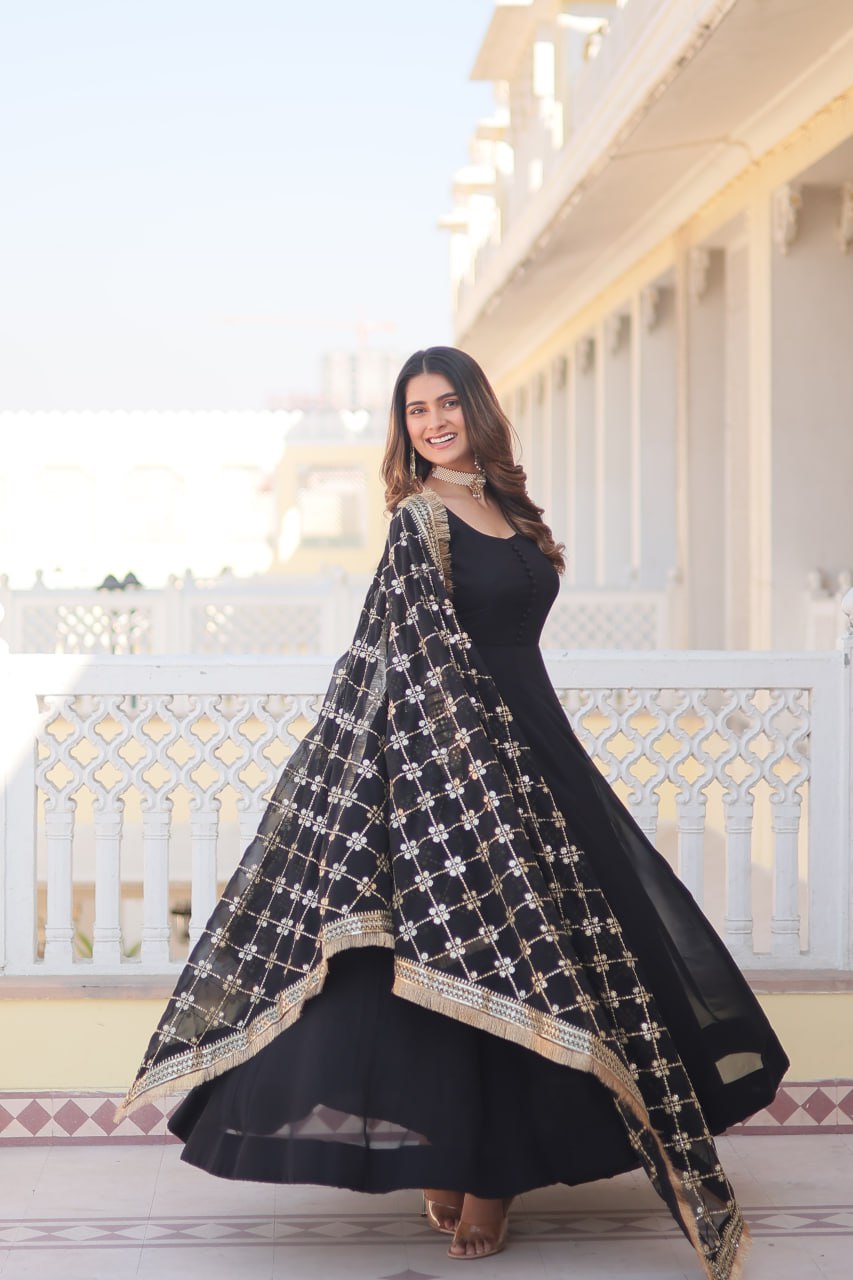 Keshavi'S Black Coloured Gown