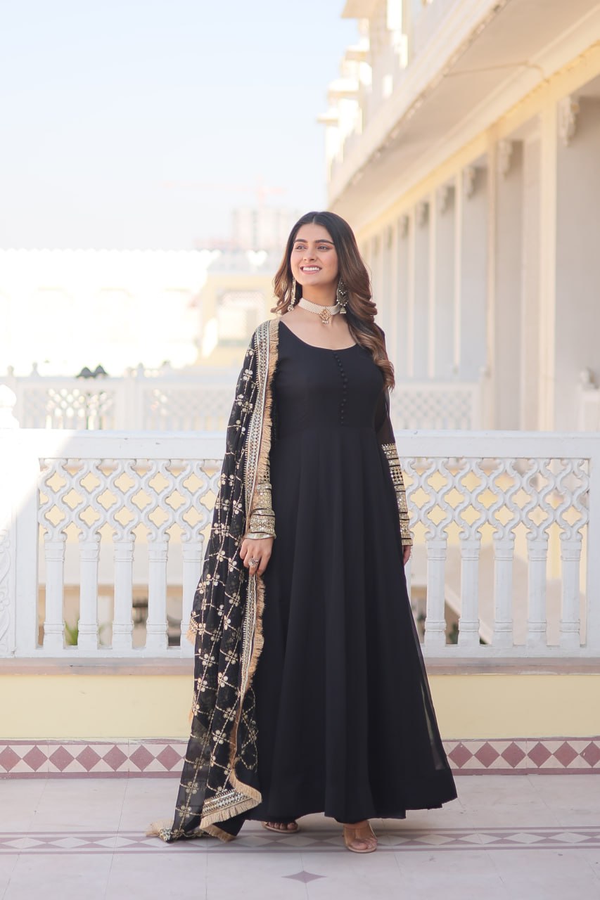 Keshavi'S Black Coloured Gown