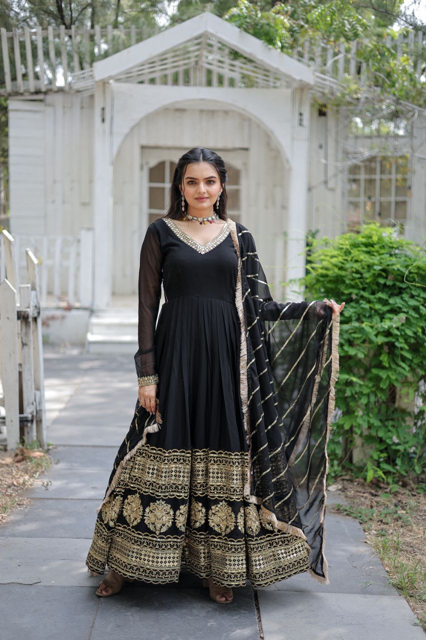 Sandhiya Black Premium Quality Anarkali Suit Set